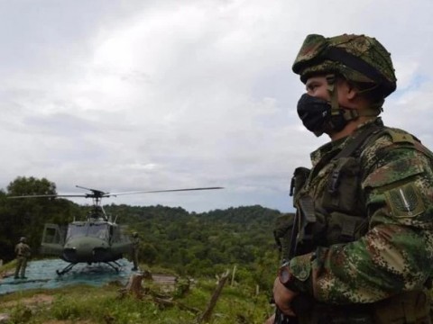 Diez polic&iacute;as a la c&aacute;rcel por el asesinato a quemarropa de tres j&oacute;venes en Colombia