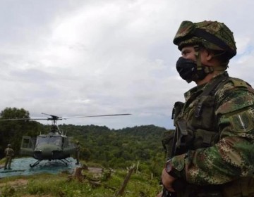 Diez polic&iacute;as a la c&aacute;rcel por el asesinato a quemarropa de tres j&oacute;venes en Colombia