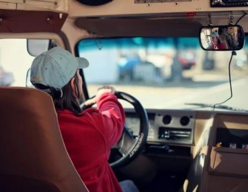 Los conductores de autobuses de Pek&iacute;n llevar&aacute;n pulseras que monitorizan sus emociones