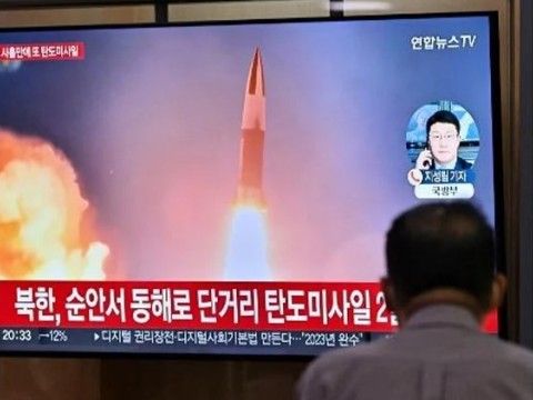 Corea del Norte lanza dos misiles bal&iacute;sticos antes de visita de vicepresidenta de EEUU a Corea del Sur