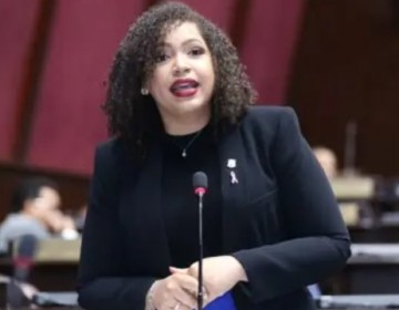 Juliana O&rsquo;neal denuncia persisten problemas con los medicamentos de alto costo