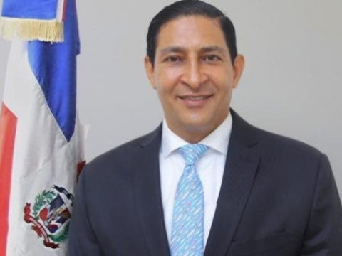 Iv&aacute;n Gat&oacute;n dice RD no puede cargar con problema haitiano