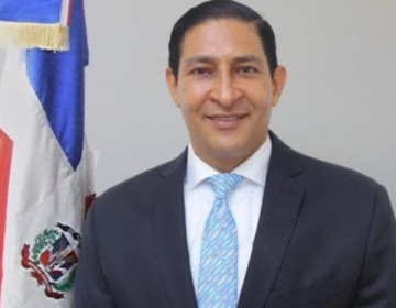 Iv&aacute;n Gat&oacute;n dice RD no puede cargar con problema haitiano