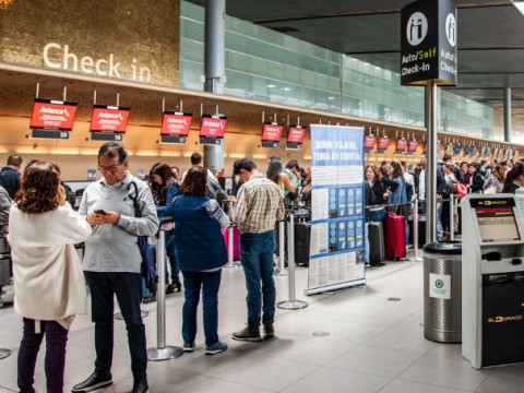 Desaceleraci&oacute;n de la econom&iacute;a no ha afectado salida de colombianos al exterior, que ha crecido 10 %