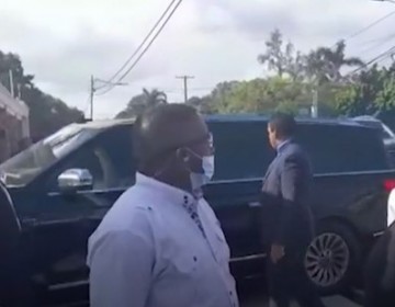 Presidente Abinader asiste al velatorio de Amable Aristy Castro