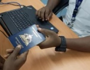 Contin&uacute;a negocio de visas en Hait&iacute; con oficinas cerradas
