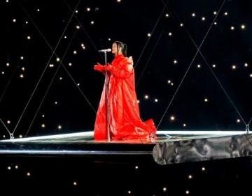 Rihanna emociona con sus mejores &eacute;xitos en el &ldquo;Halftime Show&rdquo; del Super Bowl