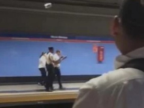 Usuario del Metro de Santo Domingo se lanza a las v&iacute;as en la estaci&oacute;n Mar&iacute;a Montez