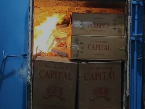 Aduanas incinera contrabando millonario de cigarrillos 
