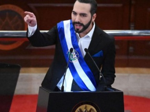 Bukele cumple cuatro a&ntilde;os de gobierno con masivo apoyo pero tambi&eacute;n con cr&iacute;ticas