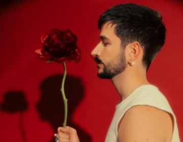 El ganador de cinco LATIN GRAMMYs&reg;&nbsp;CAMILO lanza&nbsp;edici&oacute;n deluxe de&nbsp;DE ADENTRO PA' AFUERA