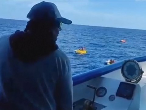 Barco atunero de Ecuador rescata a ocho daneses que hab&iacute;an naufragado
