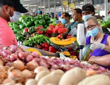 Comerciantes se quejan por alza canasta b&aacute;sica