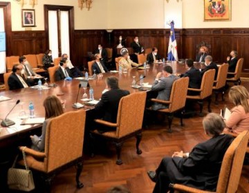 Medina trata apertura de la econom&iacute;a con empresarios, sindicalistas y las iglesias