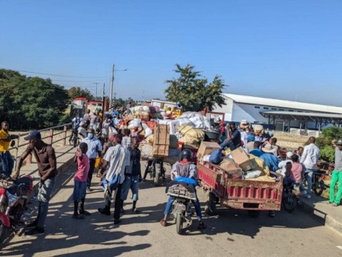 Bloquean entrada de patanas a Juana M&eacute;ndez