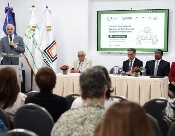 Luis Miguel De Camps lidera foro sectorial de la Asamblea del Pacto Educativo y destaca la educaci&oacute;n como eje estrat&eacute;gico del desarrollo nacional