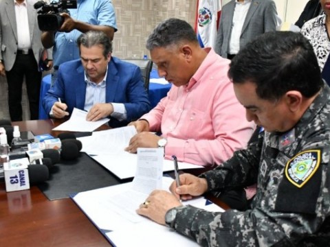 Polic&iacute;as recibir&aacute;n descuentos en reconocidos supermercados y tiendas a partir de septiembre