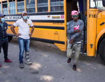 Migraci&oacute;n deporta a 6 menores haitianos cuando iban al colegio