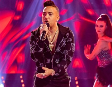 Elvis Mart&iacute;nez: el ni&ntilde;o limpiabotas que so&ntilde;&oacute; con ser artista y hoy triunfa en la m&uacute;sica