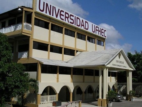 Universidad UFHEC entrega 1,326 nuevos profesionales; rector solicita al Gobierno mejorar conectividad en regi&oacute;n sur