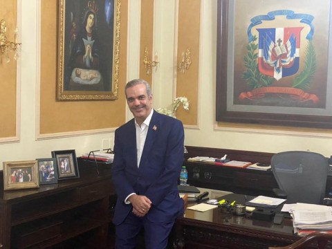 Presidente Abinader proh&iacute;be uso de su fotograf&iacute;a en instituciones p&uacute;blicas