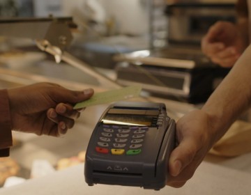 El 88% del consumo con tarjetas bancarias se concentra en servicios, supermercados y tiendas minoristas, revela la ABA