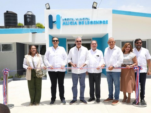 Presidente Abinader inaugura varias obras en la provincia Duarte y sostiene di&aacute;logo con la juventud