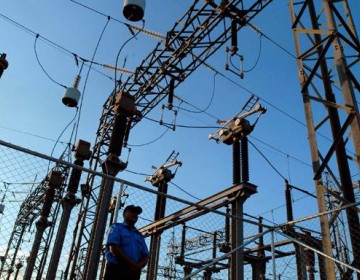 Astacio admite &ldquo;restricciones en capacidad&rdquo; para suplir energ&iacute;a el&eacute;ctrica