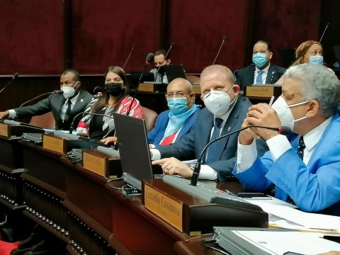 Pa&ntilde;oletas polarizan la C&aacute;mara de Diputados a favor y en contra del aborto