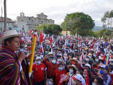 Per&uacute; gira a la izquierda con Pedro Castillo como ganador de las elecciones 