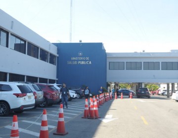Contin&uacute;an en descenso casos y positividad por COVID-19 en RD Camas COVID ocupadas en un 10%