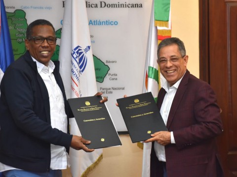 Comedores Econ&oacute;micos y Desarrollo a la Comunidad firman acuerdo en beneficio comunidades pobres
