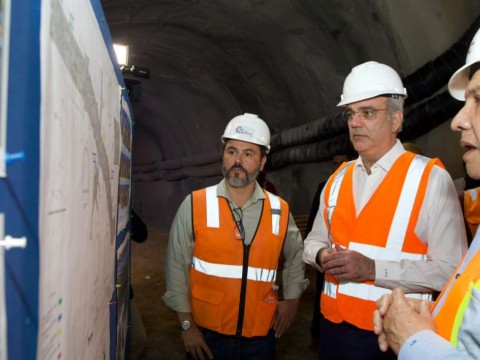 Presidente Luis Abinader supervisa t&uacute;nel pluvial de la avenida Luper&oacute;n que se construye con fondos de Aerodom, para evitar inundaciones en la zona