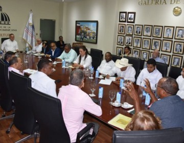 Ministerio de Agricultura y productores acuerdan ordenar producci&oacute;n de yuca amarga y fortalecer la industria del casabe