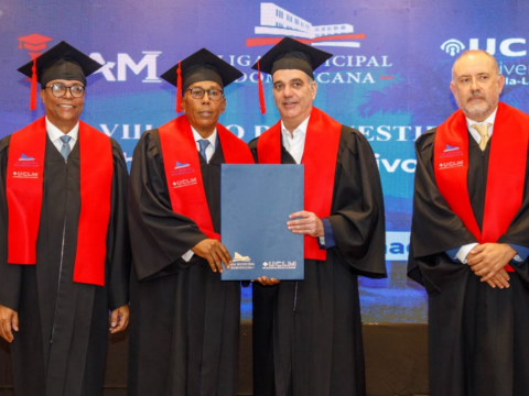 Presidente Luis Abinader encabeza graduaci&oacute;n de la octava promoci&oacute;n de la maestr&iacute;a en Derecho Administrativo y Gesti&oacute;n Municipal
