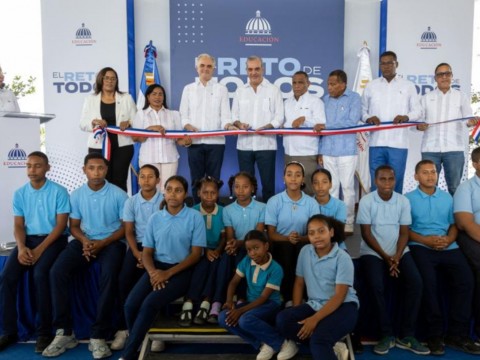 Presidente Abinader inaugura techado multiuso escolar en Duverg&eacute;