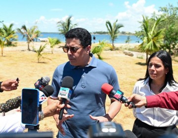 Ministro David Collado supervisa intervenci&oacute;n en playa El Faro de San Pedro de Macor&iacute;s