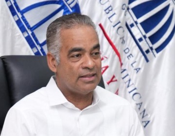 Ministro Joel Santos resalt&oacute; que el pa&iacute;s ya produce cerca de 2,000 MW de energ&iacute;a renovable