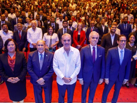 Presidente Abinader recibe informe de la Consulta Nacional sobre el Futuro de la Educaci&oacute;n con aportes de m&aacute;s de 7,000 participantes