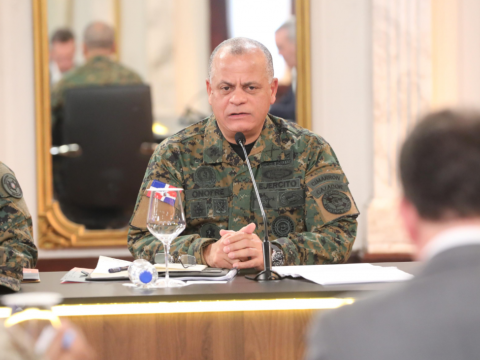 Ministro de Defensa destaca fortalecimiento militar sin precedentes y asegura que la frontera vive su etapa m&aacute;s segura