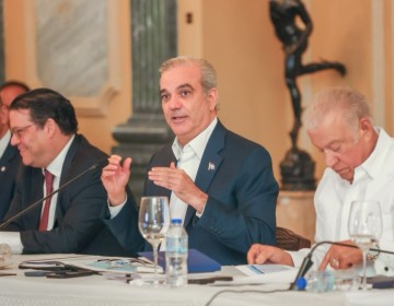 Presidente Abinader afirma que la cooperaci&oacute;n entre el Gobierno y sectores productivos fortalece la estabilidad y protege a la poblaci&oacute;n de efectos externos