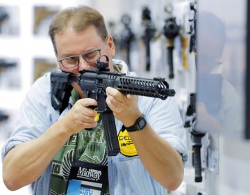 Asociaci&oacute;n Nacional del Rifle realiza convenci&oacute;n en Texas tras masacre de adolescente a 19 ni&ntilde;os y dos maestras