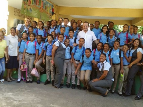 Ministro Paliza visita Hogar Escuela Luisa Ortea en Puerto Plata