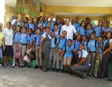 Ministro Paliza visita Hogar Escuela Luisa Ortea en Puerto Plata