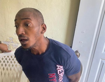 Apresan en Monte Plata hombre acusado de dar muerte a tres personas en Villa Duarte 