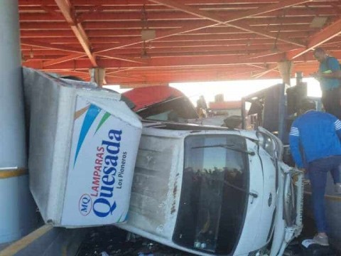 Al menos tres heridos en accidente m&uacute;ltiple en el peaje de la Circunvalaci&oacute;n Norte