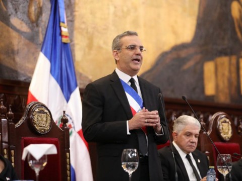 Presidente Abinader afirma RD no cargar&aacute; con Hait&iacute;, y defiende construcci&oacute;n de verja fronteriza