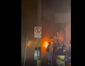 Se incendia autob&uacute;s en medio de protesta por apagones en Cotu&iacute;