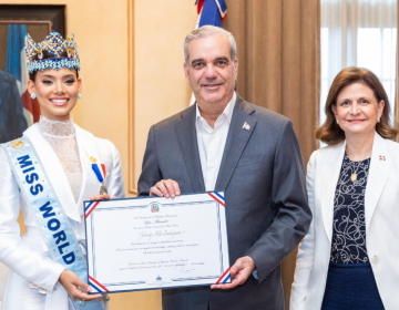 Presidente Luis Abinader recibe en el Palacio Nacional a Miss Mundo 2026, Joheirry Mola
