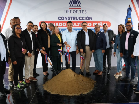 Ministerio de Deportes inicia los trabajos de construcci&oacute;n de multiuso en el municipio Pu&ntilde;al